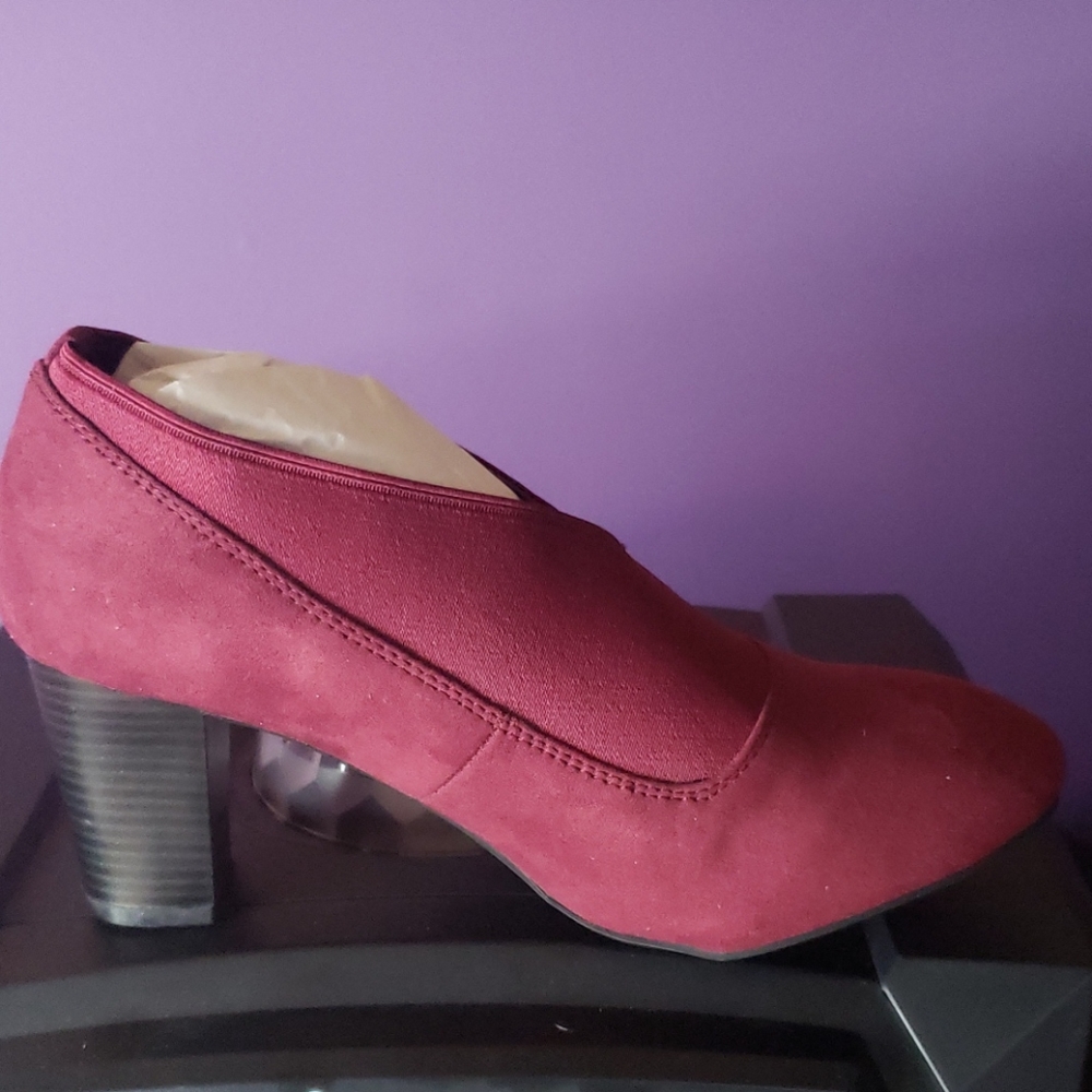 Shoes - Picture 2 of 3